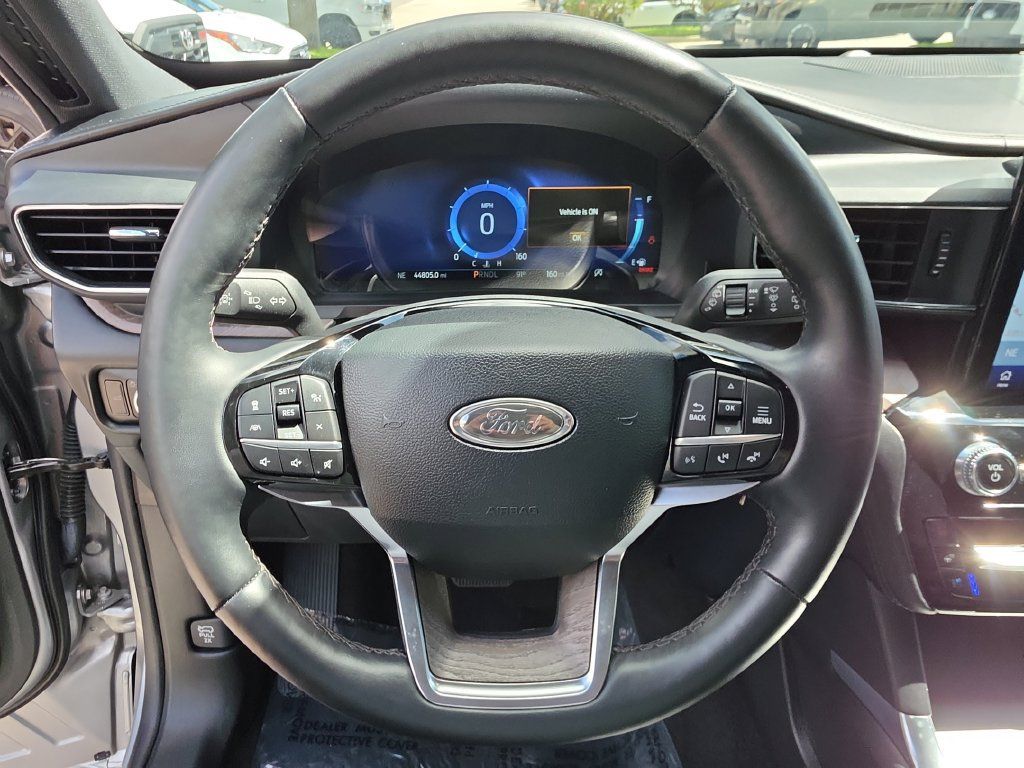 Certified 2023 Ford Explorer Platinum w/ Technology Package AWD/4WD image 31