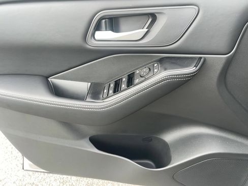 Used 2025 Nissan Rogue SV image 15