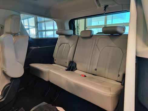 Used 2024 Ford Expedition Limited image 15