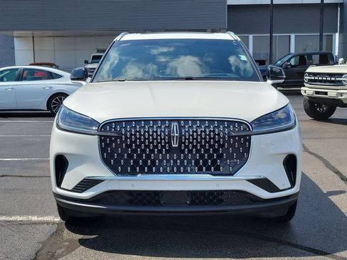 Certified 2025 Lincoln Aviator Reserve AWD/4WD image 2