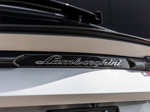 Used 2024 Lamborghini Urus Performante AWD/4WD image 13