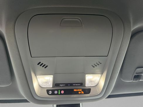 Used 2022 GMC Acadia SLE image 23