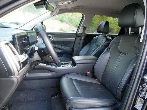 Certified 2025 Kia Sorento S AWD/4WD image 35
