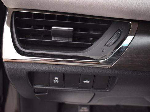 Used 2016 Toyota Avalon Limited image 40