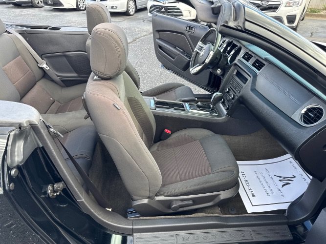 Used 2014 Ford Mustang Convertible RWD image 18