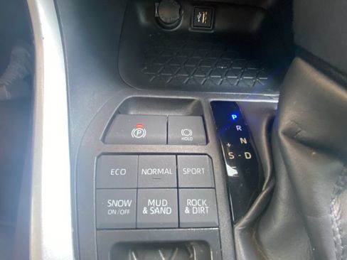 Used 2024 Toyota RAV4 XLE AWD/4WD image 22