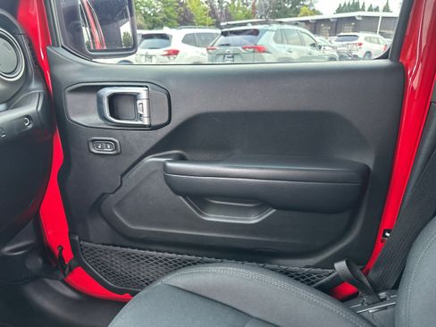 Used 2018 Jeep Wrangler Unlimited Sport S AWD/4WD image 20