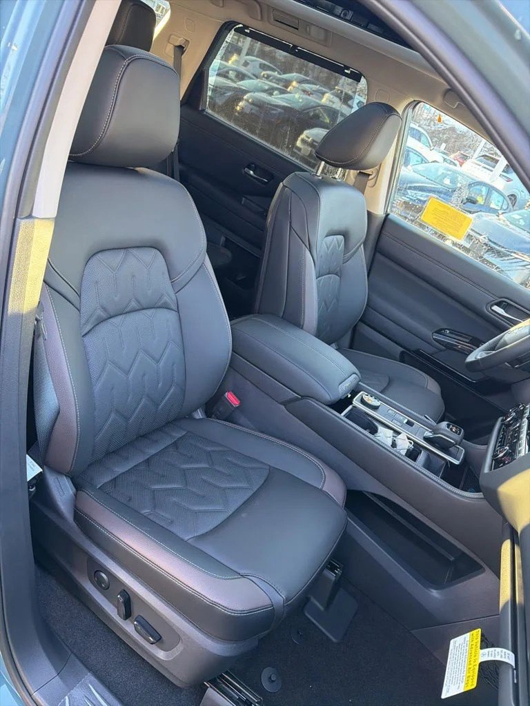 Certified 2026 Nissan Pathfinder Platinum w/ Cargo Package AWD/4WD image 19