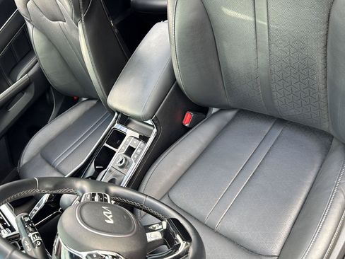 Used 2023 Kia Sorento SX AWD/4WD image 19