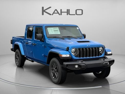 Used 2025 Jeep Gladiator Sport AWD/4WD image 7