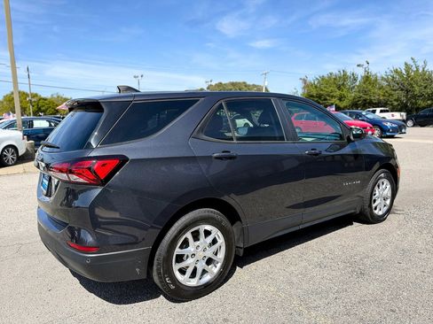 Used 2022 Chevrolet Equinox LS image 18