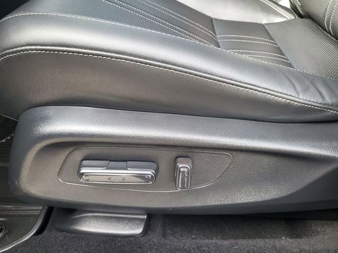 Used 2025 Honda HR-V EX-L image 11