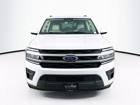 Used 2024 Ford Expedition Max XLT image 2