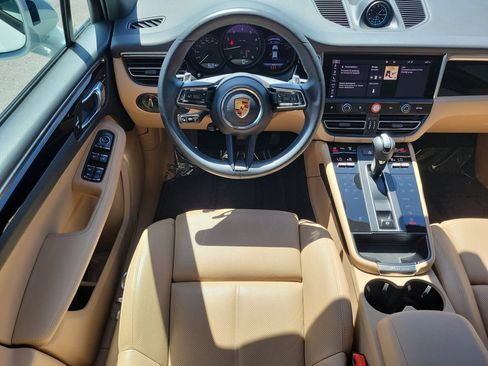 Certified 2025 Porsche Macan AWD/4WD image 21
