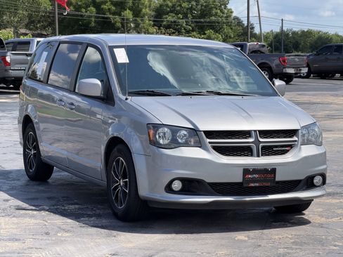 Used 2018 Dodge Grand Caravan GT FWD image 3