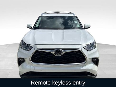 Used 2023 Toyota Highlander Limited image 2