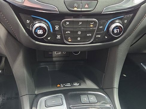 Used 2022 Chevrolet Equinox Premier AWD/4WD image 24