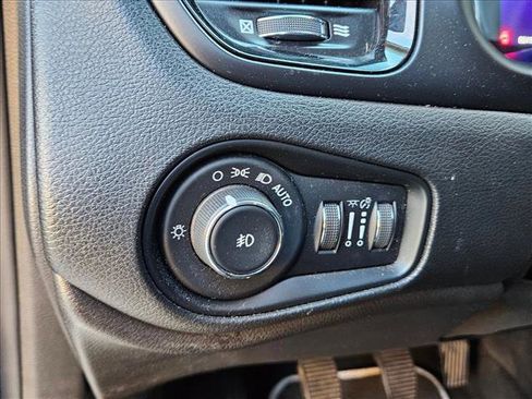 Used 2018 Jeep Renegade Altitude image 8