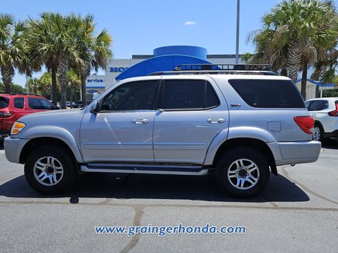 Used 2005 Toyota Sequoia SR5 AWD/4WD image 2