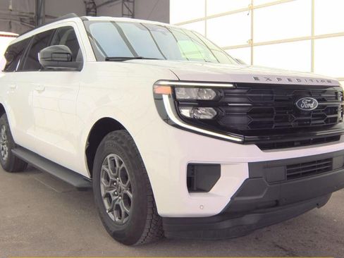Used 2025 Ford Expedition Max Active RWD image 2