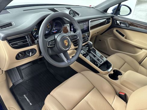 Used 2025 Porsche Macan image 4