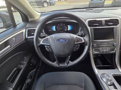 Used 2019 Ford Fusion SE FWD image 17