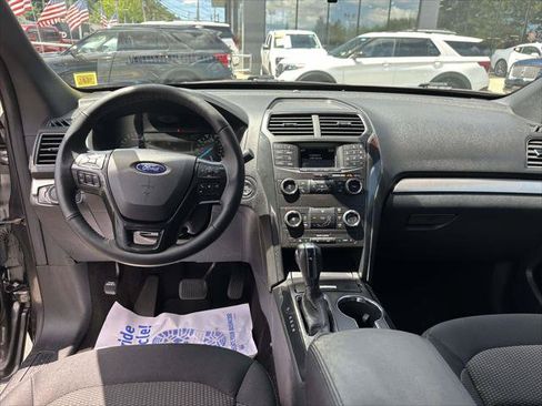 Used 2019 Ford Explorer XLT AWD/4WD image 24