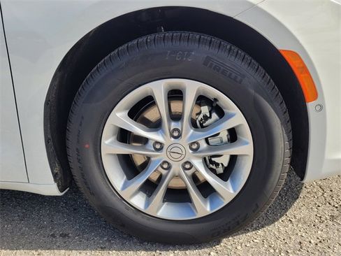 New 2026 Chrysler Pacifica Select image 9