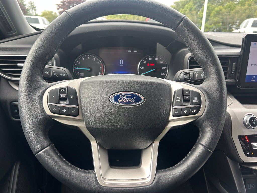 Used 2023 Ford Explorer XLT w/ Equipment Group 202A AWD/4WD image 9