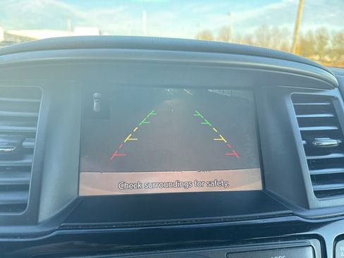 Used 2017 Nissan Pathfinder SV image 21