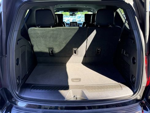 Used 2021 GMC Yukon SLT w/ Rear Media and Nav Package AWD/4WD image 31