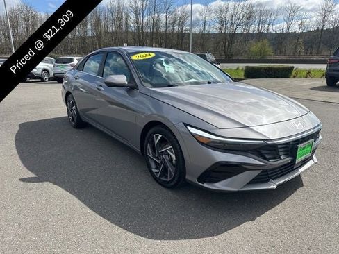 Used 2024 Hyundai Elantra Limited FWD image 3