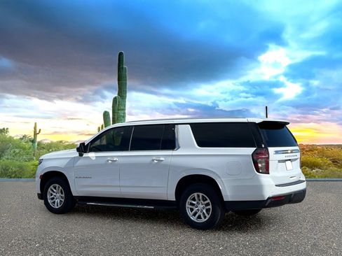 Used 2022 Chevrolet Suburban LT RWD image 4