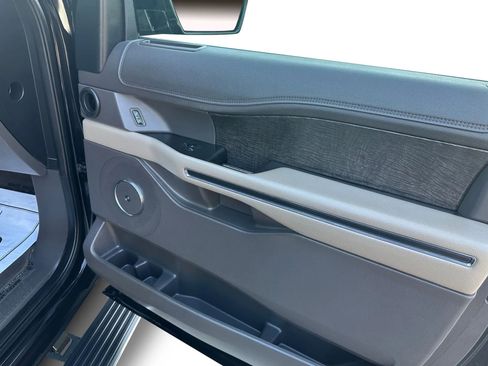 Used 2020 Ford Expedition Limited image 20