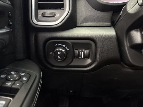 New 2026 RAM 2500 Laramie AWD/4WD image 37