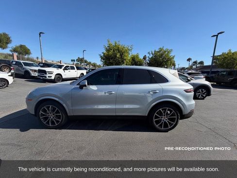 Used 2023 Porsche Cayenne AWD/4WD image 2