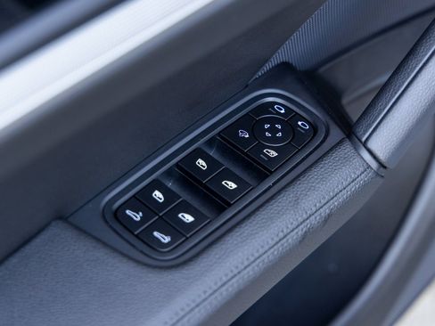 Certified 2025 Porsche Cayenne Coupe image 27