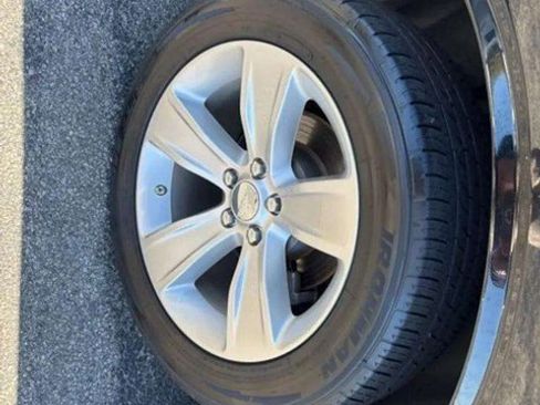 Used 2023 Dodge Challenger SXT image 13