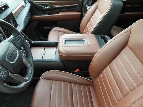 Used 2024 GMC Yukon Denali Ultimate w/ LPO, Illumination Package AWD/4WD image 11