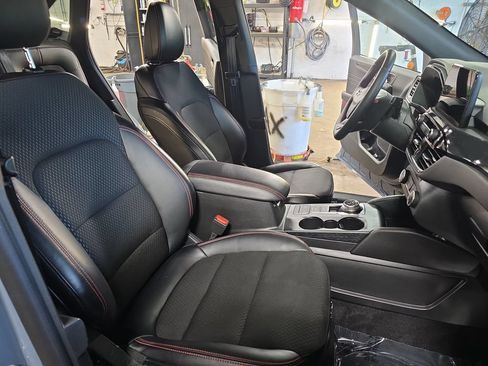 Used 2025 Ford Escape ST-Line Select AWD/4WD image 10