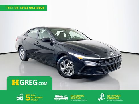 Used 2025 Hyundai Elantra SE image 1