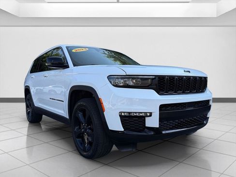 Used 2023 Jeep Grand Cherokee L Limited w/ Black Appearance Package AWD/4WD image 7