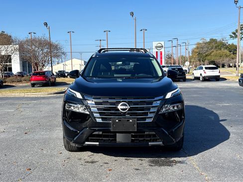 Used 2025 Nissan Rogue Platinum w/ Platinum Premium Package image 2