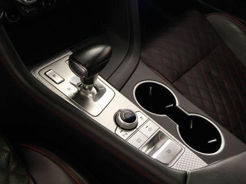 Used 2022 Genesis G70 3.3T RWD image 7