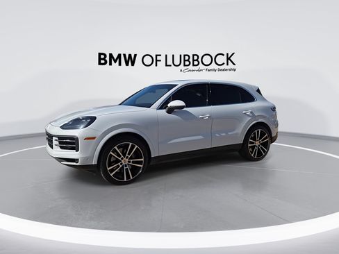 Used 2024 Porsche Cayenne AWD/4WD image 5