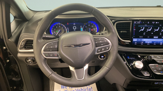 Used 2025 Chrysler Pacifica Select FWD image 22