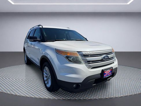 Used 2015 Ford Explorer XLT w/ Equipment Group 202B AWD/4WD image 9