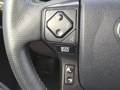 Used 2022 Toyota 4Runner TRD Off-Road image 32