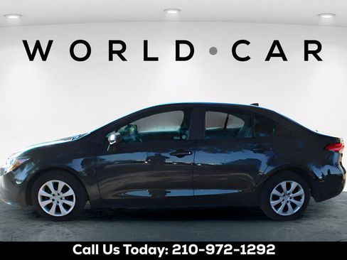 Used 2025 Toyota Corolla LE FWD image 4