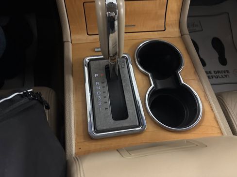 Used 2010 Lincoln Navigator L Base image 23